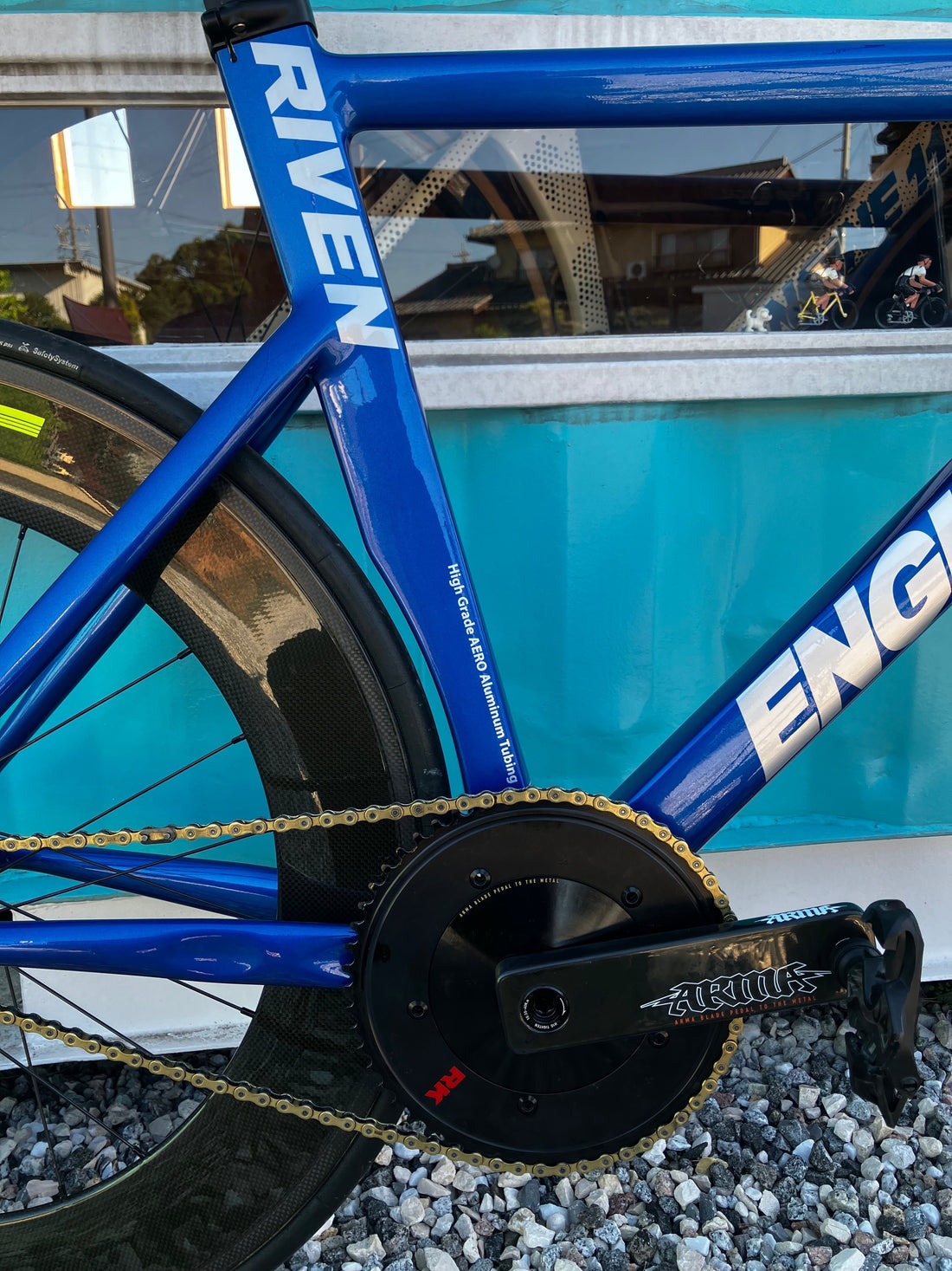 ENGINE11 RIVENを自転車競技場でプロ選手と一緒に走ってきた話