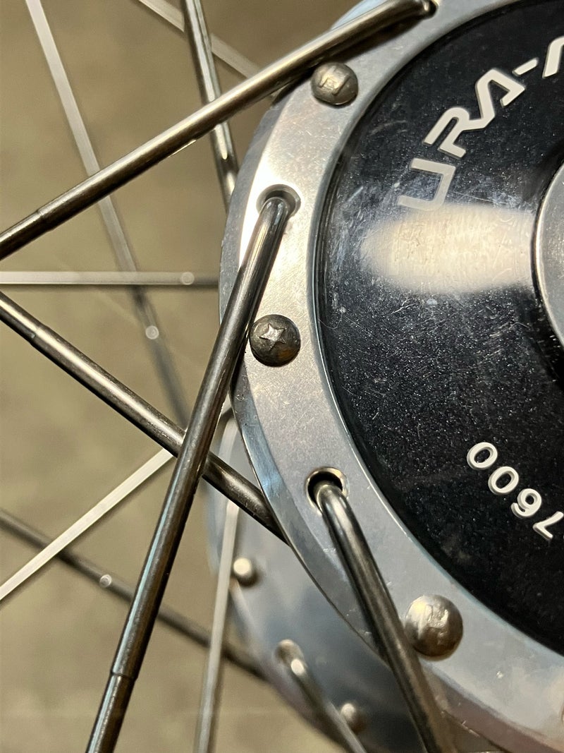 NJS仕様ホイールの落とし穴:スポークのマーク混在で発覚した組みミス